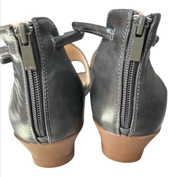 TINSTREE Women's Wedge Comfort Sandal Ankle T-Strap Back Zip Gunmetal Leather  9 - Picture 9 of 14